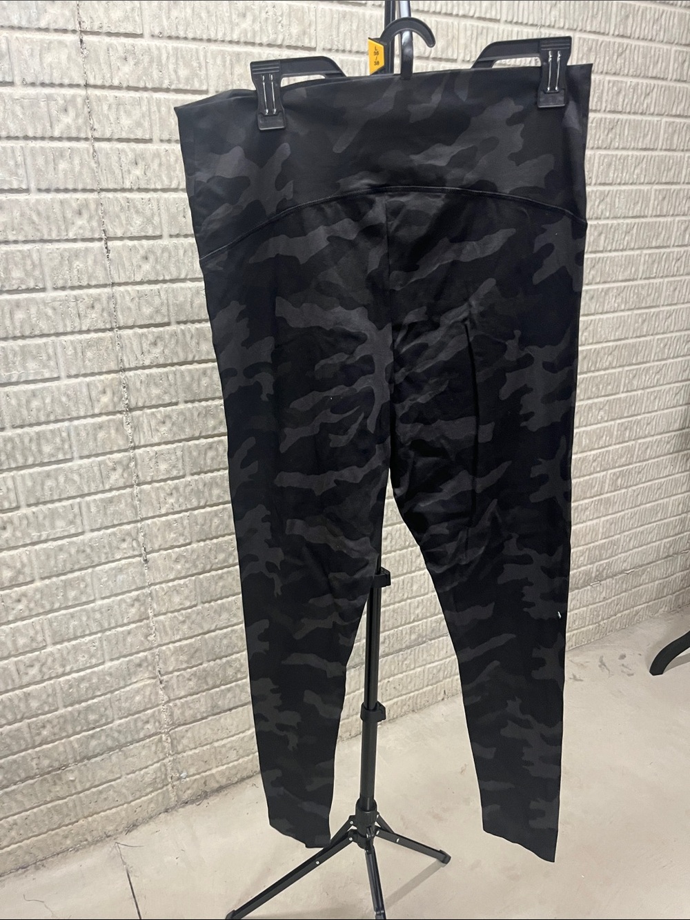 Old Navy Black & Charcoal Camo Kids Leggings